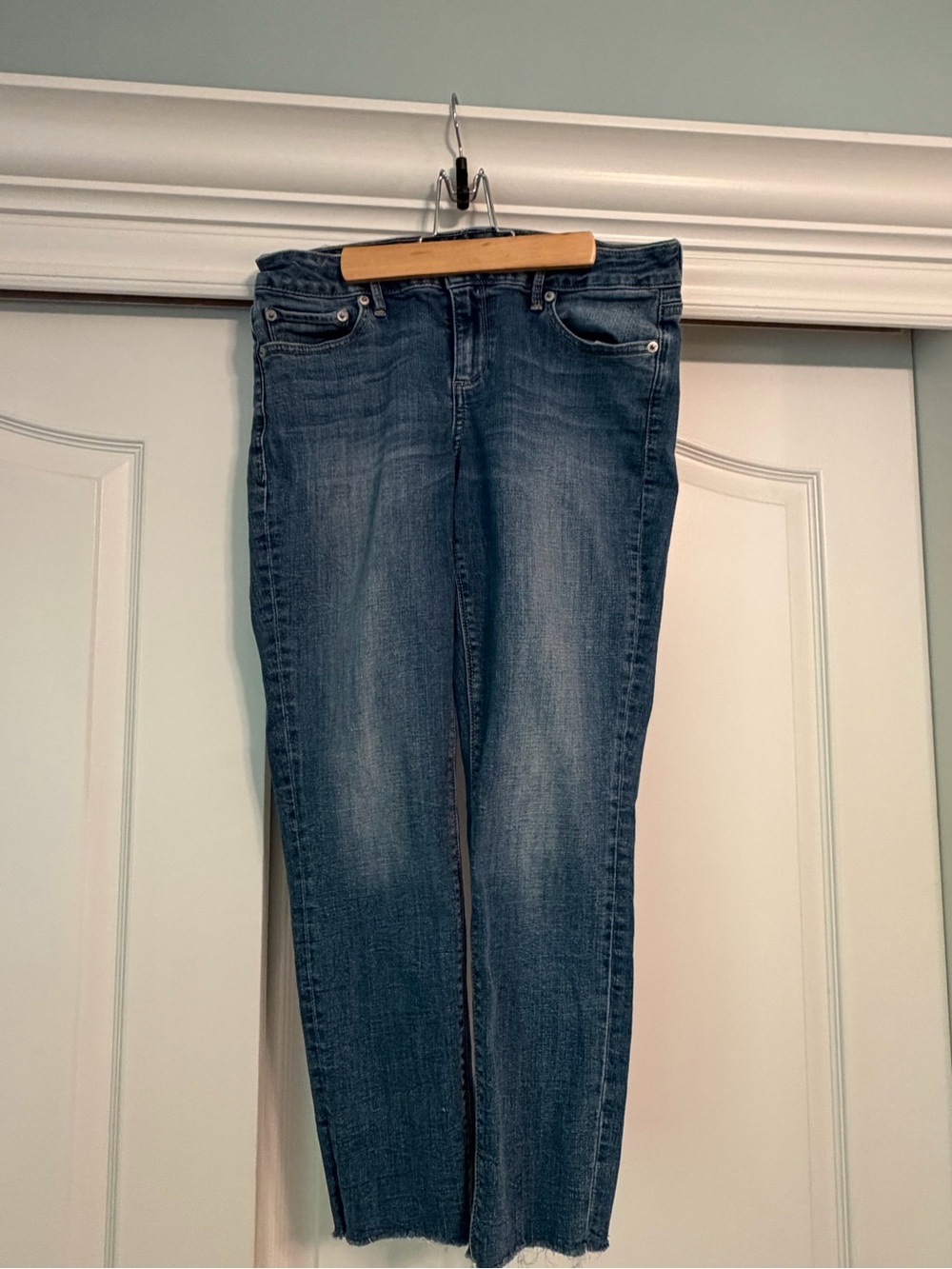 Lucky Brand Straight Leg Medium Wash Lolita Crop. Size 8/29